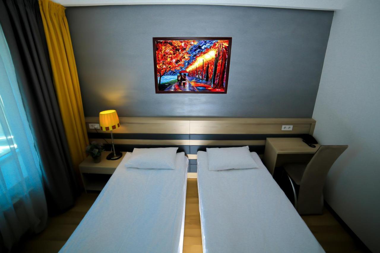 Astra Hotel Almaty Eksteriør bilde